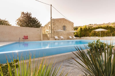Luxury Villa Photo #3
