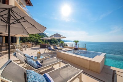Luxury Villa Photo #7