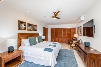 Luxury Villa Photo #44