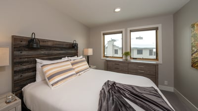 Bedroom 2, Mid-Level - Queen suite 1