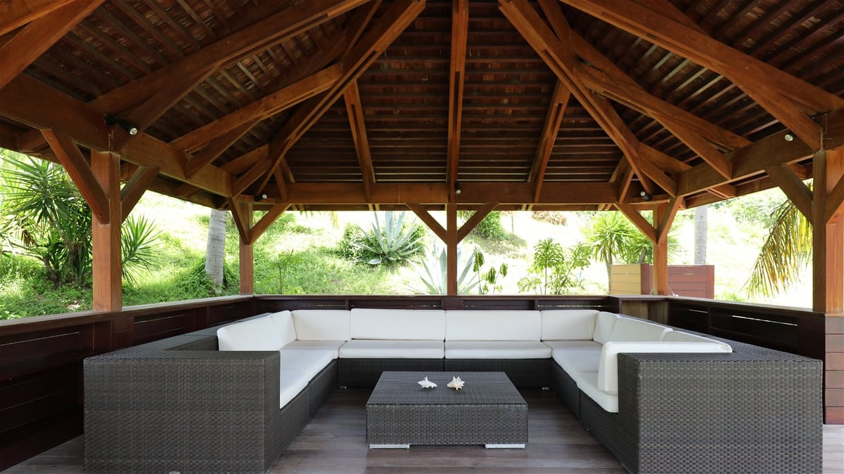 Outdoor Lounge - Image 19