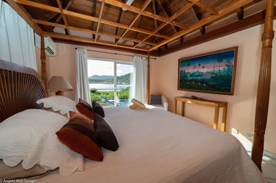 Luxury Villa Photo #17