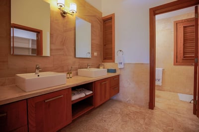 Luxury Villa Photo #26