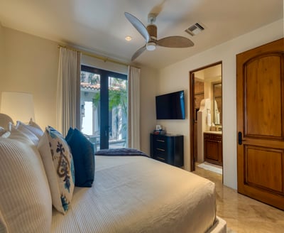 Luxury Villa Photo #27