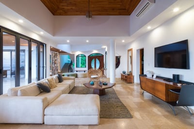 Luxury Villa Photo #16