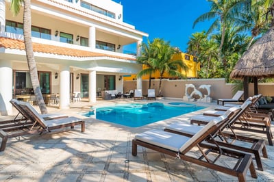 Luxury Villa Photo #14