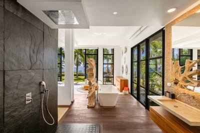 Luxury Villa Photo #26