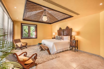 Luxury Villa Photo #31
