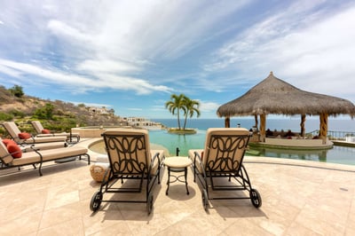 Luxury Villa Photo #16
