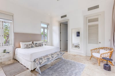 Luxury Villa Photo #36