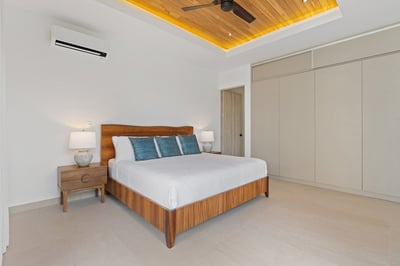 Luxury Villa Photo #9