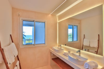 Luxury Villa Photo #37