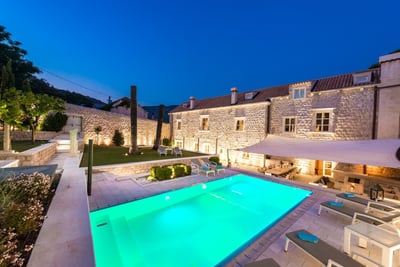 Luxury Villa Photo #6