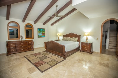 Luxury Villa Photo #36
