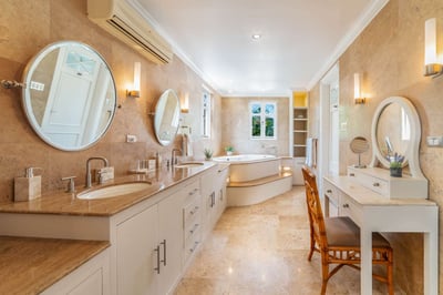 Luxury Villa Photo #11