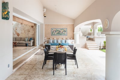 Luxury Villa Photo #9