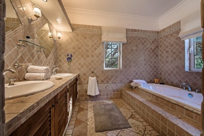 Luxury Villa Photo #23