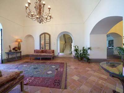 Luxury Villa Photo #20