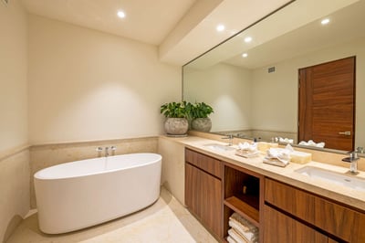 Luxury Villa Photo #16