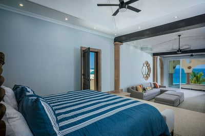 Luxury Villa Photo #43