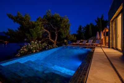 Luxury Villa Photo #18