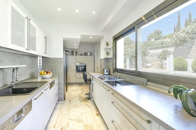 Luxury Villa Photo #15