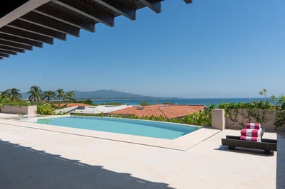 Luxury Villa Photo #3