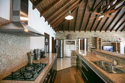 Luxury Villa Photo #15