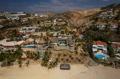 Luxury Villa Photo #8
