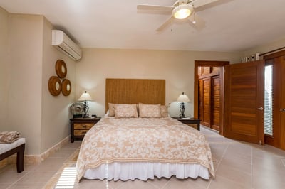 Luxury Villa Photo #45