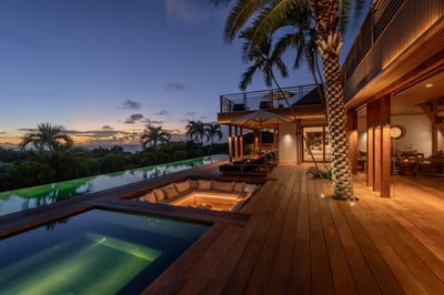 Luxury Villa Photo #16
