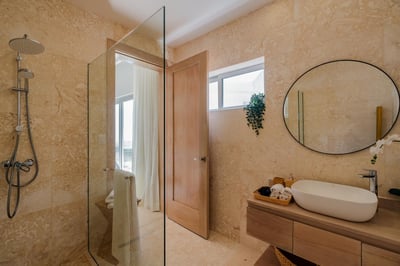 Luxury Villa Photo #28