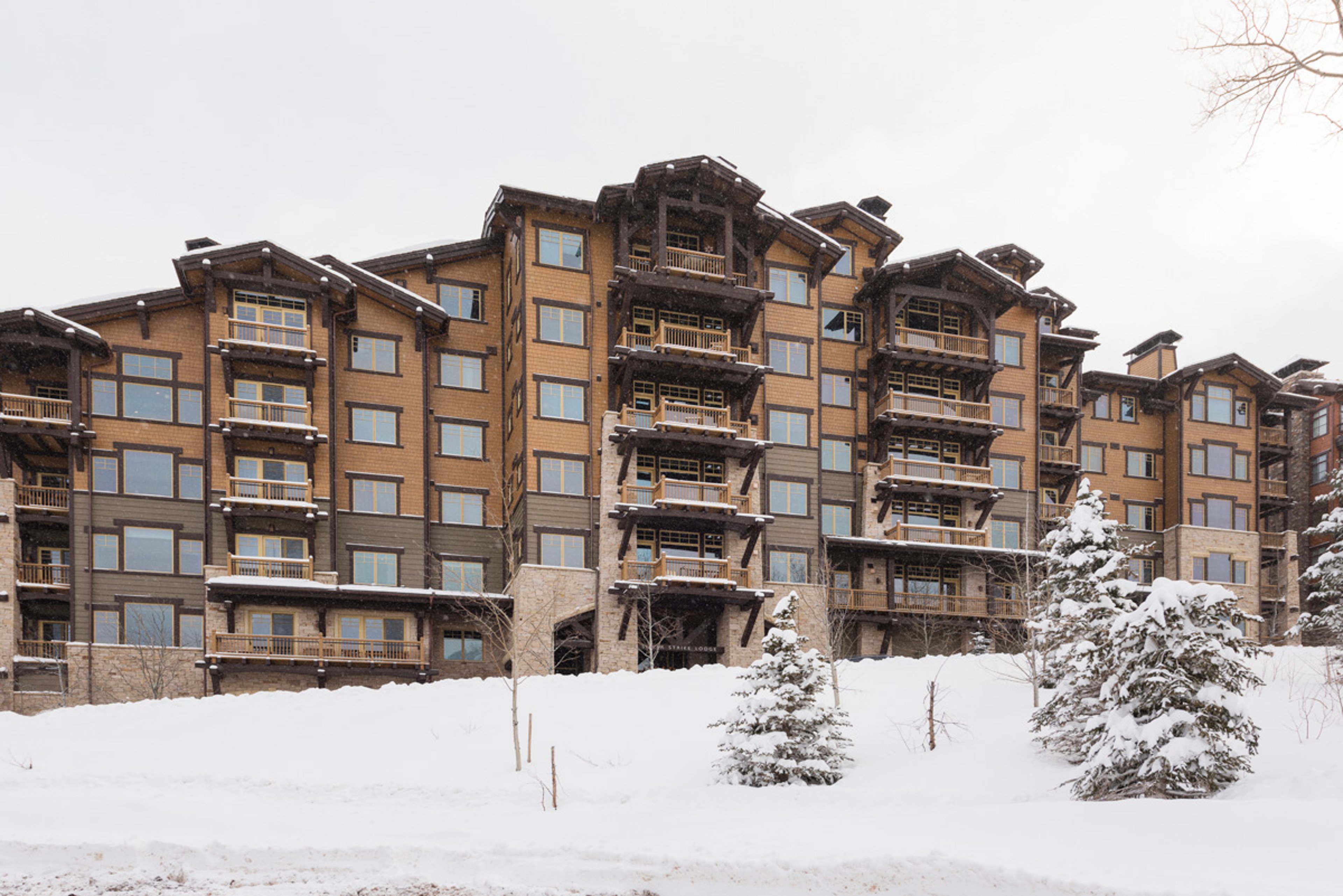 2 BDM Condo with Den at Silver Strike Empire Pass - 29