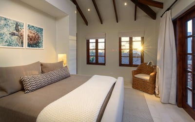 Luxury Villa Photo #18