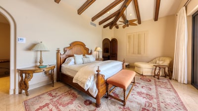 Luxury Villa Photo #36
