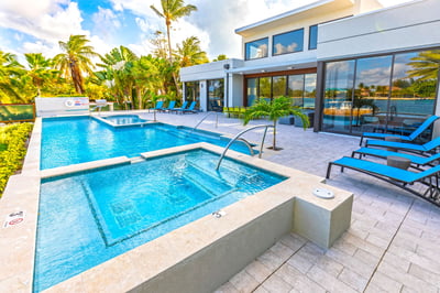 Luxury Villa Photo #4
