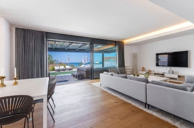 Luxury Villa Photo #18