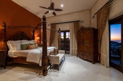 Luxury Villa Photo #19