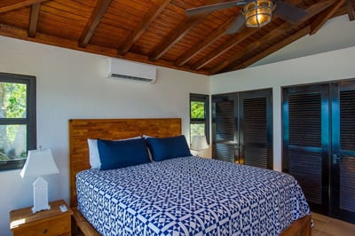 Luxury Villa Photo #37
