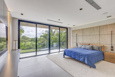 Luxury Villa Photo #16