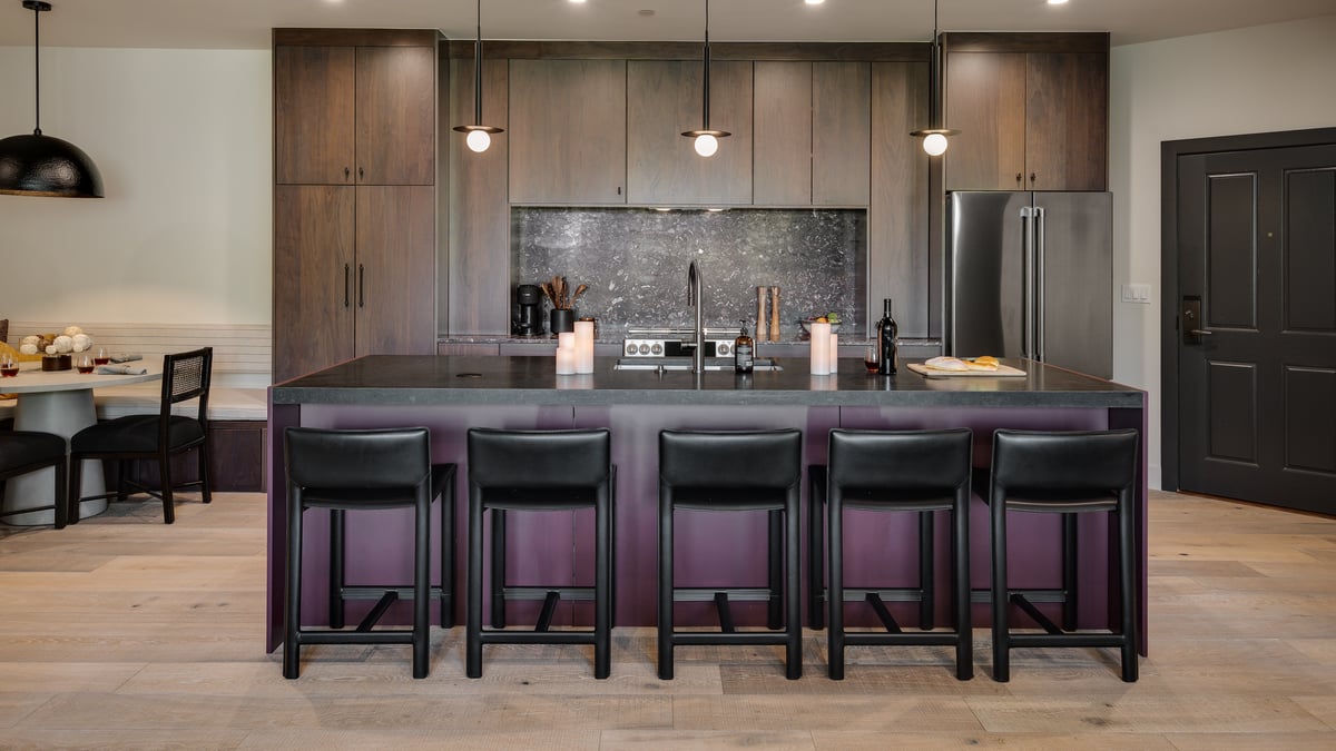 Large kitchen island with seating for 5 - Image 8
