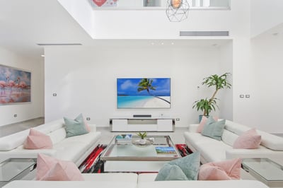 Luxury Villa Photo #25