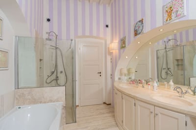 Luxury Villa Photo #30