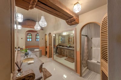 Luxury Villa Photo #38