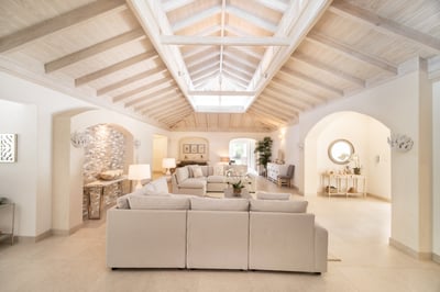Luxury Villa Photo #13