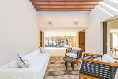 Luxury Villa Photo #17