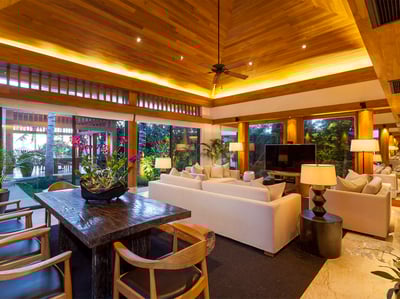 Luxury Villa Photo #20