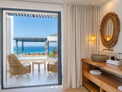 Luxury Villa Photo #30