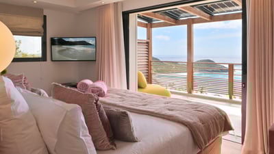 Bedroom 2: King size bed, air conditioning, HD-TV, dressing room, programmable safe. Adjoining bathr