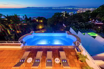 Luxury Villa Photo #4